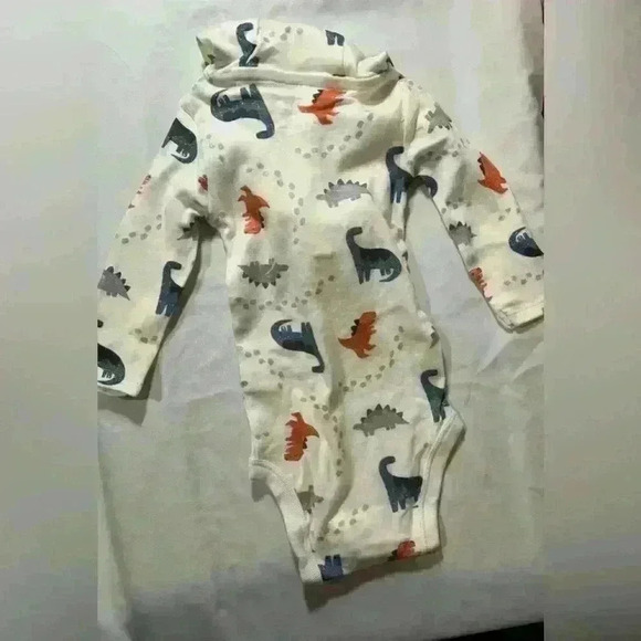 Carters boys longsleeve onesie with a hood size 6 months new without tags - Picture 1 of 3